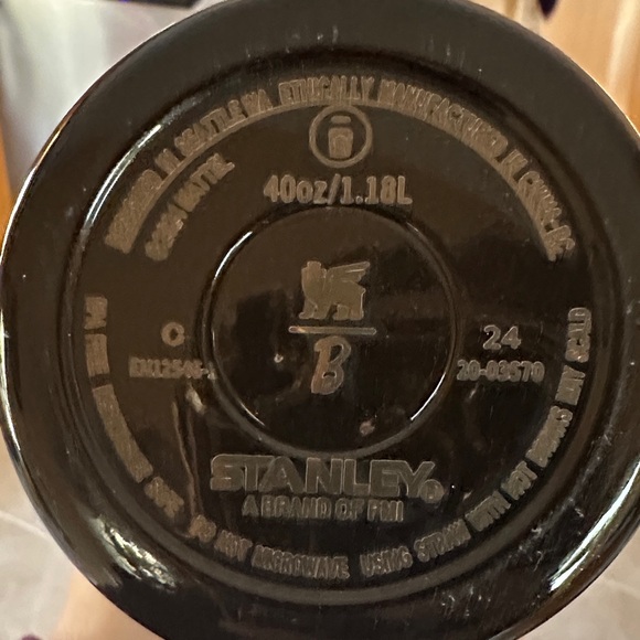 Stanley 40 oz wicked Dark Green and Black Tumbler with Straw never used. 2024 - Picture 6 of 7